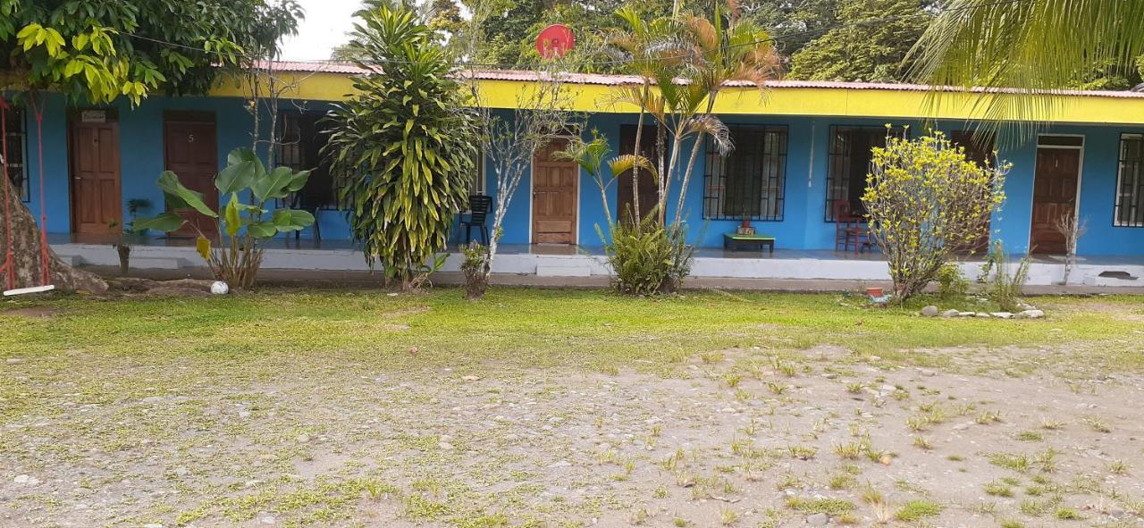 Rooms Palmeras Cahuita Exterior photo